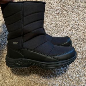 Waterproof Snowboot Men-Size 9.5 (Brand New)